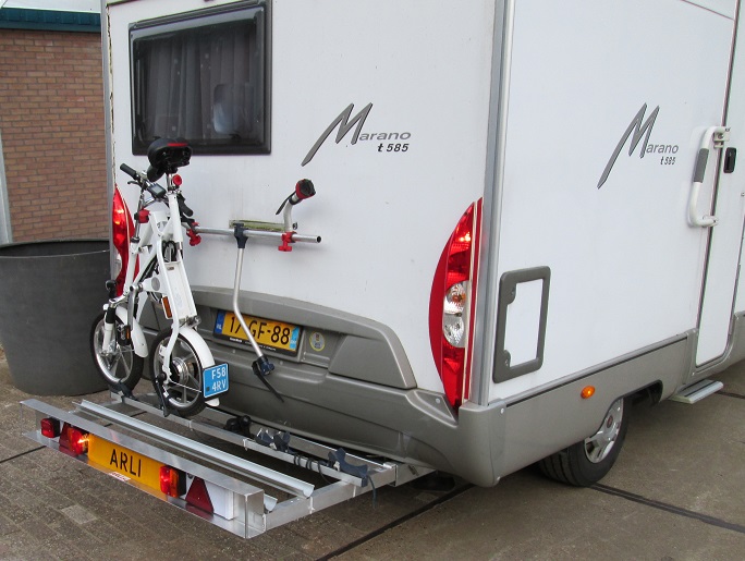 Eerste Idool wijsvinger Fietsdrager op camper * ARLI b.v. * > dragerbouw > Schagerbrug, Noord  Holland 60 km boven Amsterdam